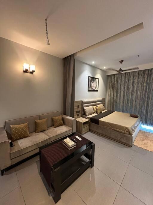 Countryside Luxury Suites - Supernova Noida New Delhi Luaran gambar