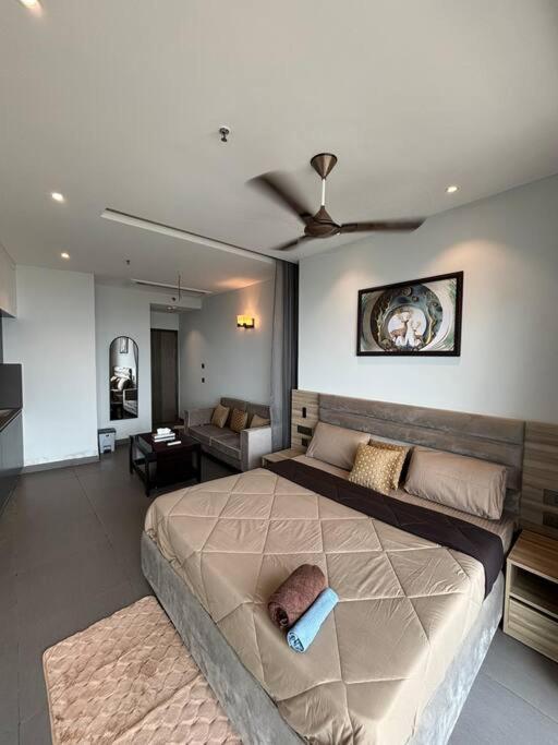Countryside Luxury Suites - Supernova Noida New Delhi Luaran gambar