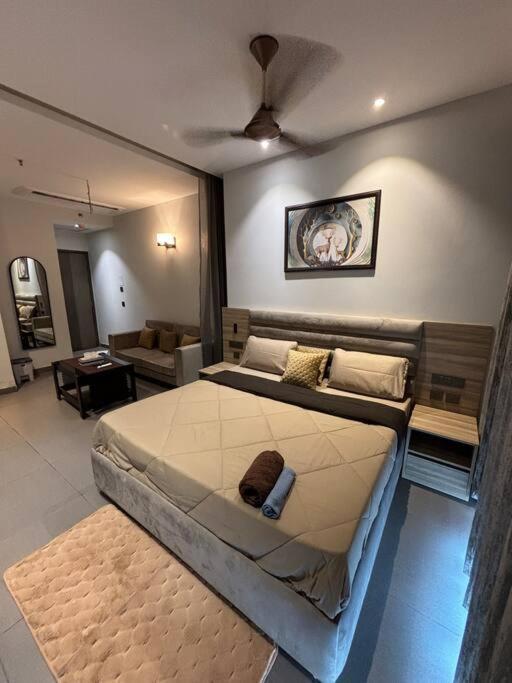 Countryside Luxury Suites - Supernova Noida New Delhi Luaran gambar