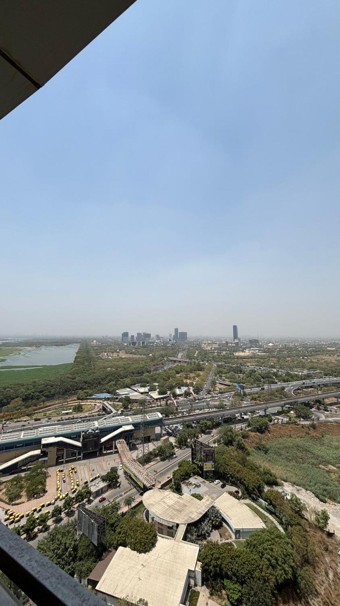 Countryside Luxury Suites - Supernova Noida New Delhi Luaran gambar