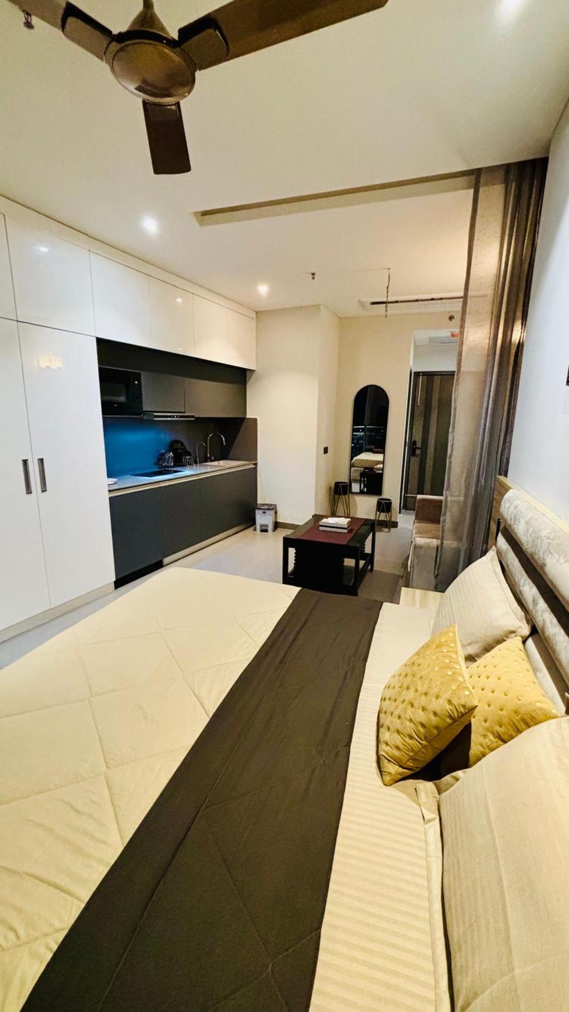 Countryside Luxury Suites - Supernova Noida New Delhi Luaran gambar